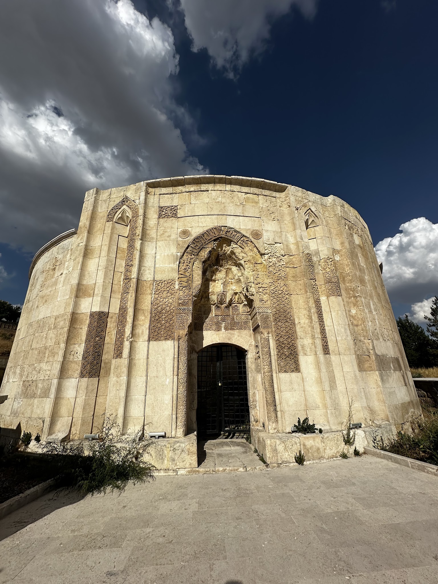 Mamahatun Türbesi
