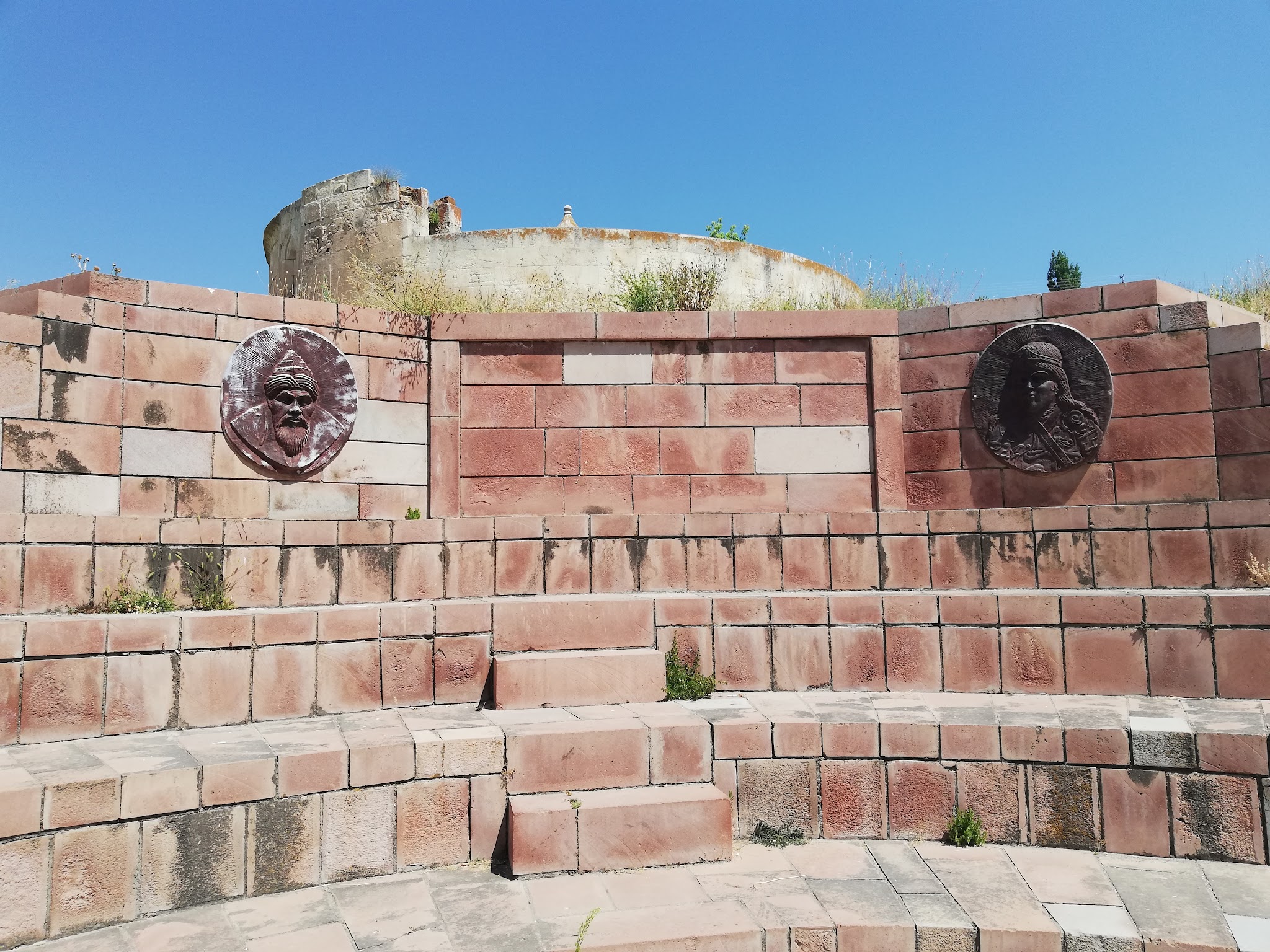 Mamahatun Türbesi